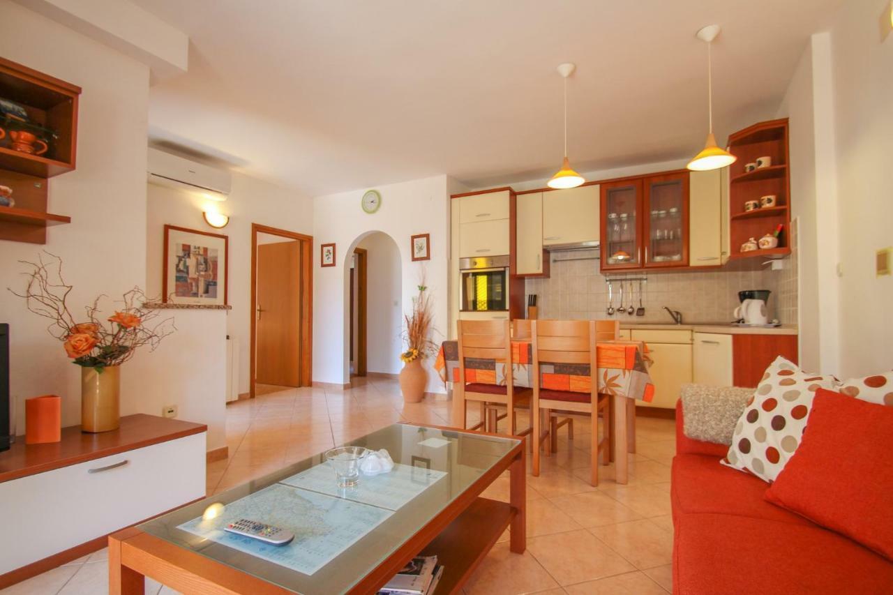 Alenka Orange Apartment Novigrad  ภายนอก รูปภาพ