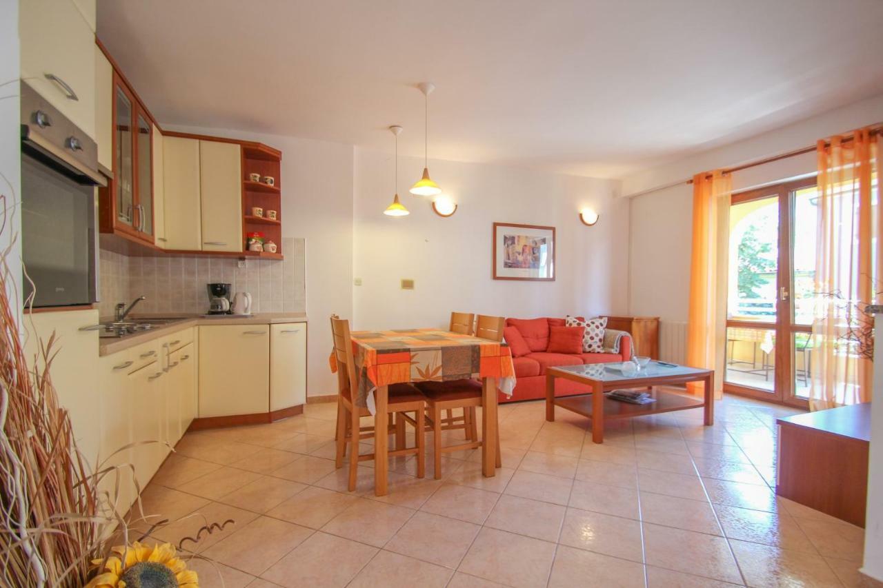 Alenka Orange Apartment Novigrad  ภายนอก รูปภาพ